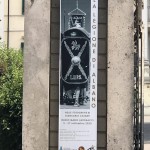 Banner all'ingresso di Villa Ferraiolj