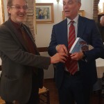 IL PRESIDENTE DONA ALL'OSPITE IL RICORDO DEL CLUB