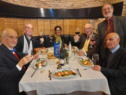 TAVOLO PRESIDENZIALE CON OSPITI